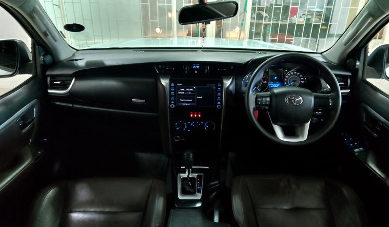 Toyota Fortuner 2.4 GD-6 R/B A/T full
