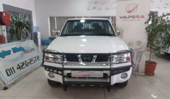 Nissan NP300 Hardbody 2.4i 4×4 P/U D/C full