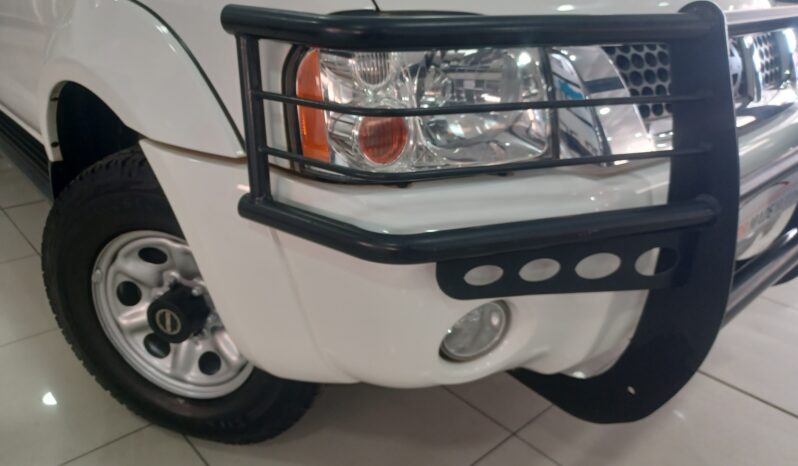 Nissan NP300 Hardbody 2.4i 4×4 P/U D/C full