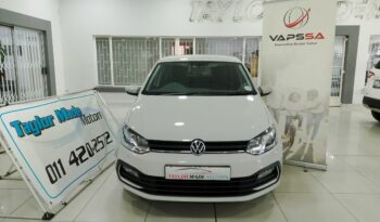 Volkswagen Polo Vivo Life 1.4 5DR full