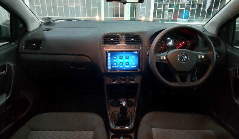 Volkswagen Polo Vivo Life 1.4 5DR full