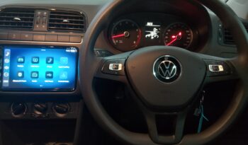 Volkswagen Polo Vivo Life 1.4 5DR full