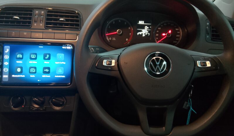 Volkswagen Polo Vivo Life 1.4 5DR full