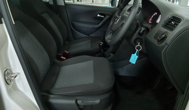 Volkswagen Polo Vivo Life 1.4 5DR full