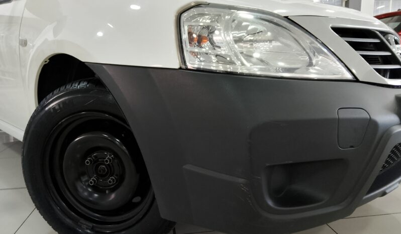 Nissan NP 200 1.6 A/C Safety Pack P/U S/C full