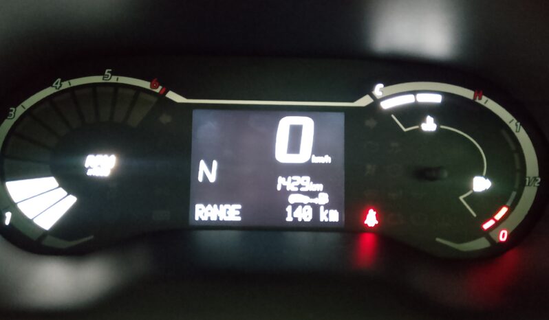 Nissan Magnate 1.0 Visia AMT full