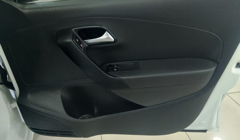 Volkswagen Polo Vivo 1.6 Comfort line full