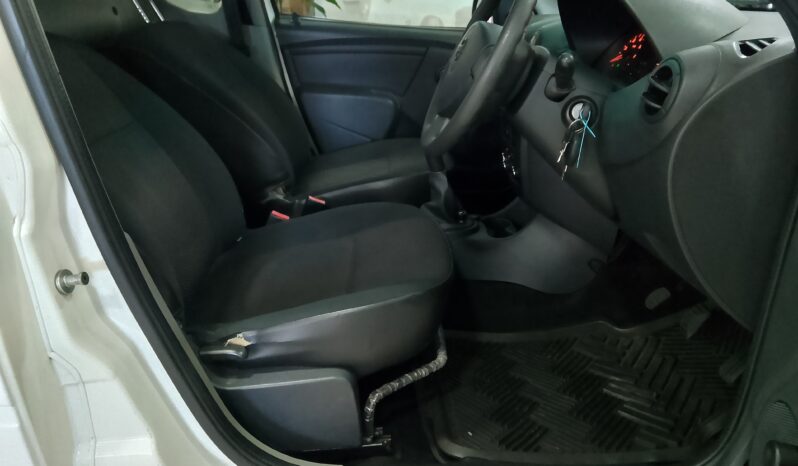 Nissan Np 200 1.6 A/C S/C P/U full