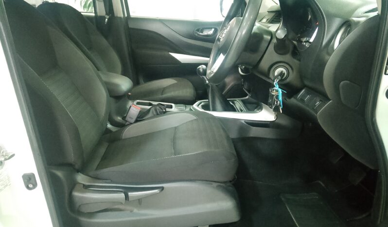 Nissan Navara  2.5DDTI SE D/C P/U full